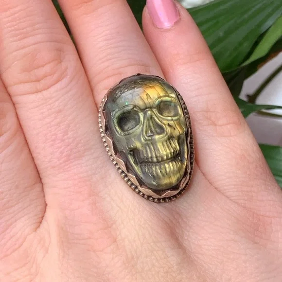 COPY - Flashy Labradorite Skull carved adjustable ring! - Picture 4 of 6